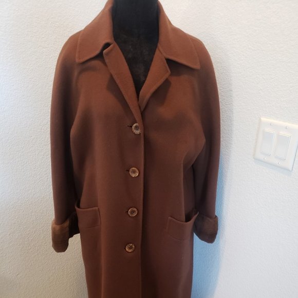 Chocolate brown cashmere coat with fur cuffs - Picture 2 of 6
